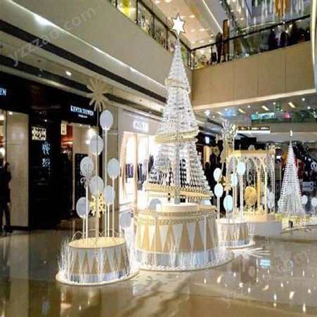 利达 大型雪喷圣诞树 玻璃钢圣诞树，仿真圣诞树雕塑