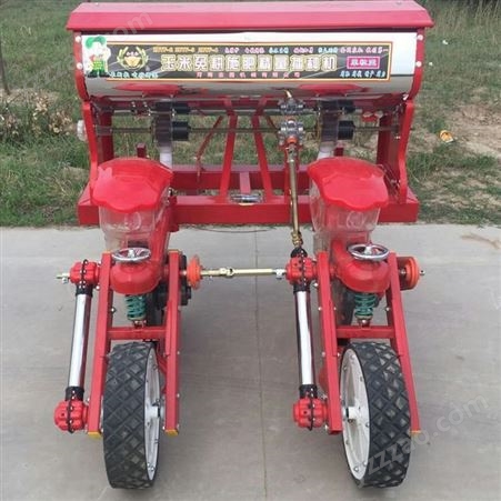 四轮拖拉机带玉米播种机 大豆施肥精播机