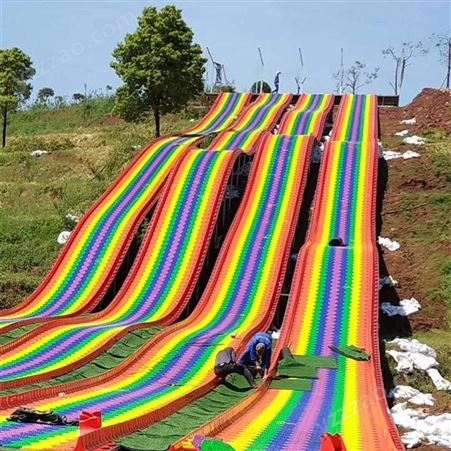 像彩虹一样的旱雪滑道生产厂家诺泰克